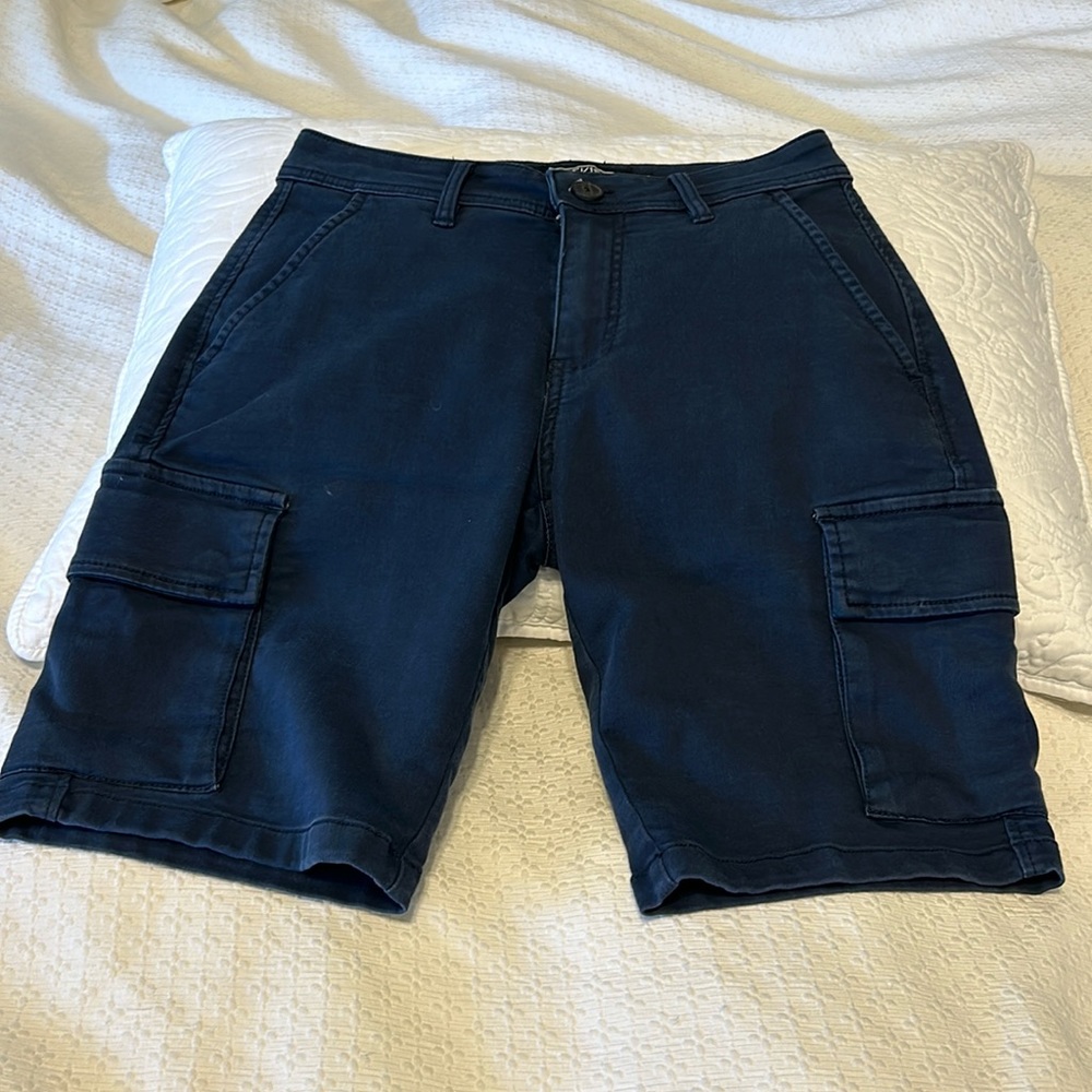 Men’s size 28 Ezekiel shorts excellent condition